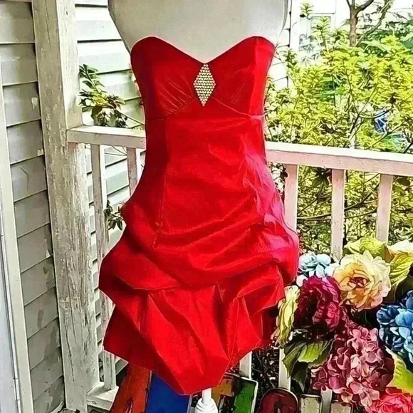 Jessica Mcclintock for Gunne Sax red strapless bubble hem prom dress Size 7 - Picture 1 of 4